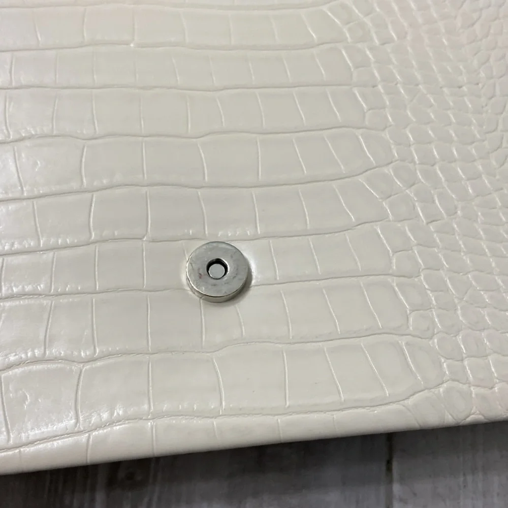 A New Day Vegan pebbled leather purse, like new - Picture 5 of 11